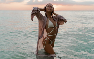 Woman bikini water arabesque fashion - daphne fedarb free wallpaper