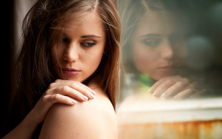 Woman mirror reflection brownhair artphotography - herself free wallpaper