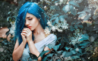 Blue hair woman underwater bush - anka zhuravleva free wallpaper