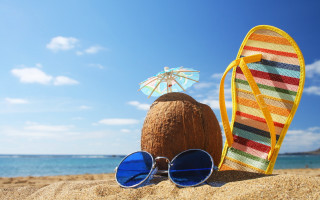 Coconut beach umbrella sunglasses blue 2 - a blue sky and ocean in the background free wallpaper