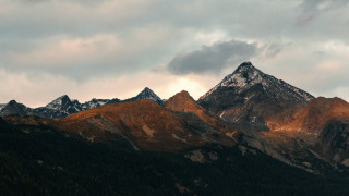 Mountain range clouds trees evening - naturalism free wallpaper