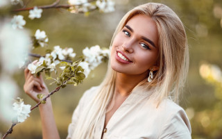 Woman flower portrait blossoms jewelry - white flower free wallpaper