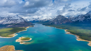 Lake mountains cloudy sky trees - mountain under a cloudy sky free wallpaper