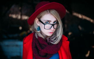 Woman glasses red hat scarf - a red jacket free wallpaper