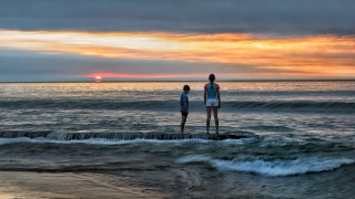 Sunset ocean people rock waves - a rock in the ocean free wallpaper