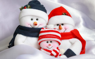 Three snowmen hats scarves painting - a scarf free wallpaper