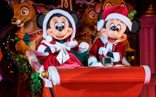 Mickey mouse christmas santa reindeer - excessivism free wallpaper
