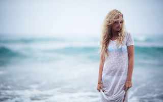 Woman beach ocean horizon fashion - her pocket free wallpaper