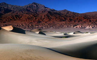 Desert mountain sanddunes blue sky - art free wallpaper