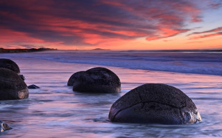 Sunset ocean rocks pink sky 2 - a sunset over the ocean free wallpaper
