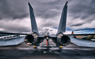 Jet plane runway cloudy sky 6 - a runway under a cloudy sky free wallpaper