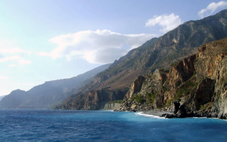 Mountain water cliff boat panorama - a mountain side free wallpaper
