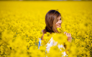 Woman field yellow smiling autumn - her pocket free wallpaper