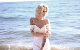 Beach woman tattoo blonde dress - visual art free wallpaper