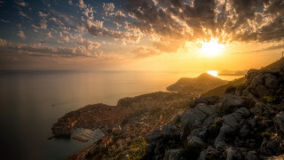 Sunset rocky cliff water town - alen divi free wallpaper
