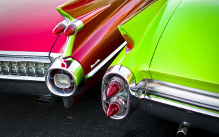 Red green car astronaut night - gaudy color free wallpaper