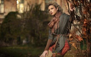 Woman dress scarf tree building 2 - a building in the background free wallpaper