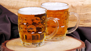 Beer mugs wooden table black - a black cloth free wallpaper