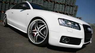 White car pallets building street - a street in front free wallpaper