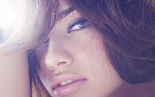 Woman white shirt tie wind - the wind free wallpaper
