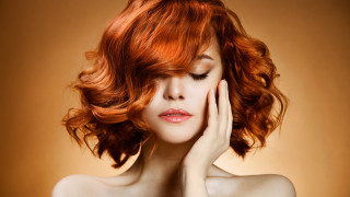 Redhead woman short dress posing - her cheek free wallpaper