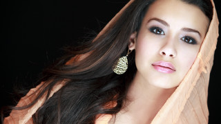 Woman veil longhair earrings blackbackground - a black backdrop free wallpaper