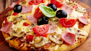 Pizza olives tomatoes mushrooms ham - mushroom free wallpaper