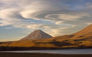 Mountain lake cloud sunset beach - a cloud in the sky above free wallpaper