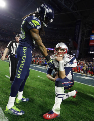 Football player helped off field - a football player free wallpaper