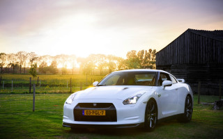 White sports car field barn 2 - the sun free wallpaper for desktop
