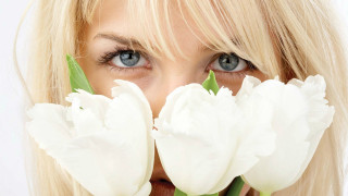 Woman blue eyes white flowers - realistic eye free wallpaper