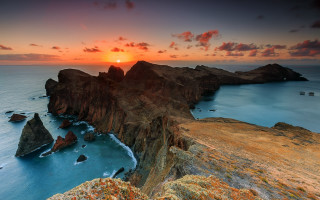 Sunset rocky coastline water boats - a few boat free wallpaper
