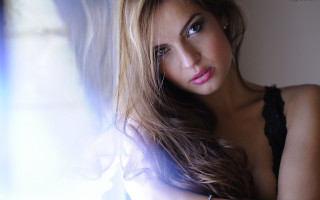 Annabel eyres portrait longhair posing - her shoulder free wallpaper