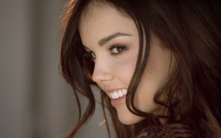 Woman smiling cellphone wind hair - the wind free wallpaper