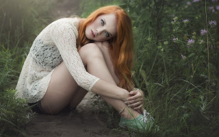 Red haired woman field flower - her knee free wallpaper