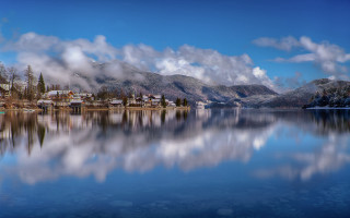 Lake mountain town clouds reflections - the shore free wallpaper