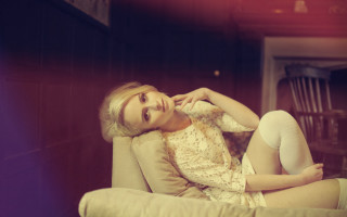 Woman couch crossed leg hand - her chin free wallpaper