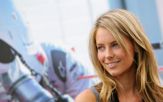 Bettina blonde smiling poster background - bettina heinenayech free wallpaper