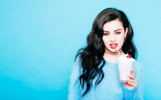 Woman drinking cherry cup blue - a straw free wallpaper