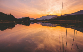 Lake sunset mountains cityscape clouds - a sunset in the background and mountains free wallpaper