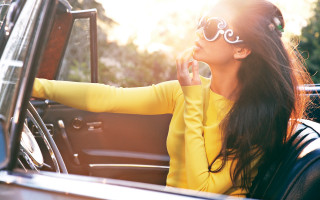Woman yellow shirt sunglasses car 2 - eleanor best free wallpaper