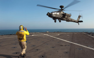 Man yellow jacket ship helicopter 2 - a helicopter free wallpaper