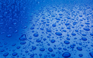 Blue water drops sky clouds 2 - a blue background free wallpaper