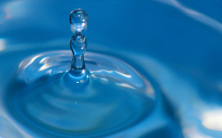 Water droplet blue bowl macro - a water droplet free wallpaper
