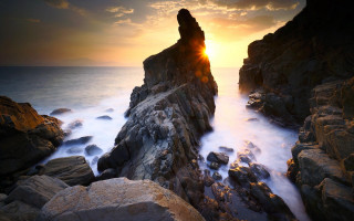 Rocky cliff sunset fire mountain - a rocky cliff free wallpaper