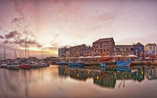 Harbor boats cloudy sunset cityscape - rich moody colour free wallpaper