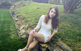 Woman park garden white dress - neoromanticism free wallpaper