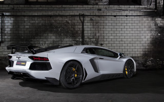 White sports car garage brick 5 - the rear end of the car free wallpaper
