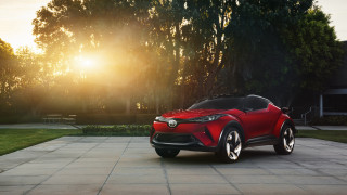 Red sports car sunset driveway - the sun shining behind free wallpaper