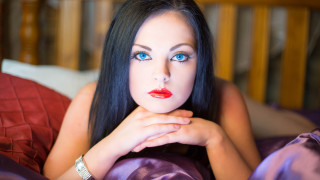 Daphne mcclure gothic portrait blueeyes - a red pillow free wallpaper